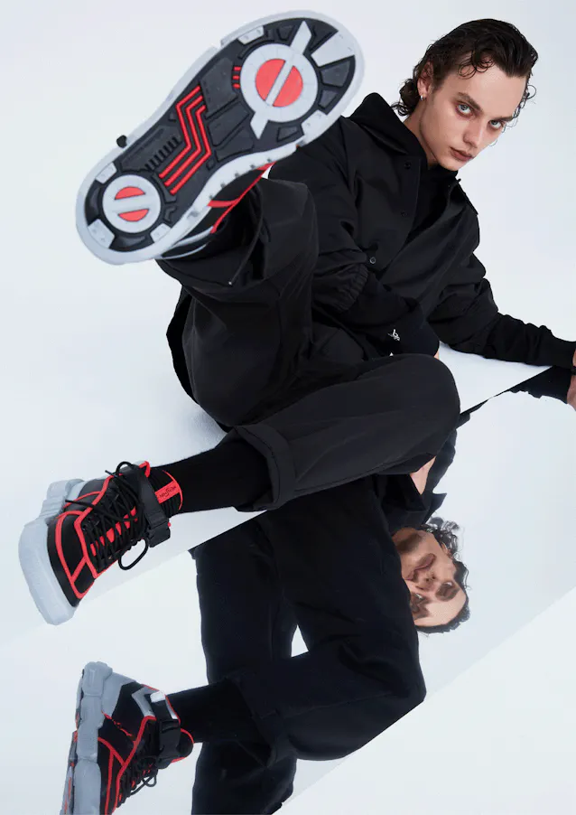 バンダイ 仮面ライダーの大人向けファッションブランド 日本経済新聞 バンダイ 仮面ライダーの大人向けファッションブランド 日本経済新聞