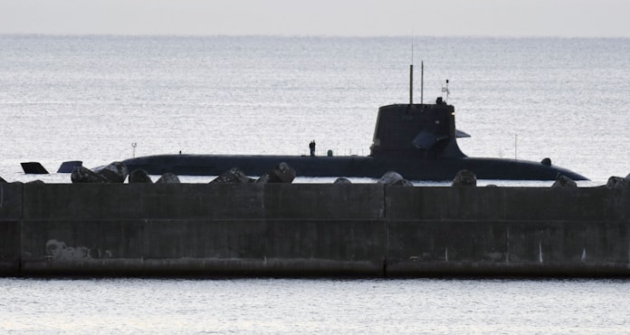 艦橋にゆがみ かじ折れる 潜水艦衝突事故で海保調査 日本経済新聞 艦橋にゆがみ かじ折れる 潜水艦衝突事故で海保調査 日本経済新聞