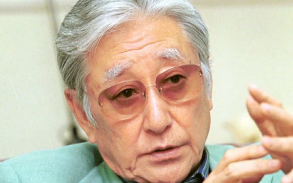 あさり・けいた（1933～2018）　東京生まれ。慶大中退。大学在学中の1953年に劇団四季を旗揚げ。日生劇場取締役として制作を手がけ、83年「キャッツ」で日本初のロングランを実現。