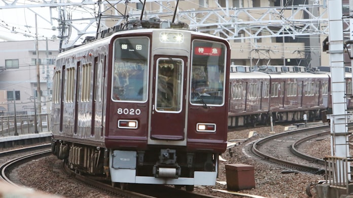 阪急電鉄と阪神電鉄 3月13日から終電繰り上げ 日本経済新聞 阪急電鉄と阪神電鉄 3月13日から終電繰り上げ 日本経済新聞
