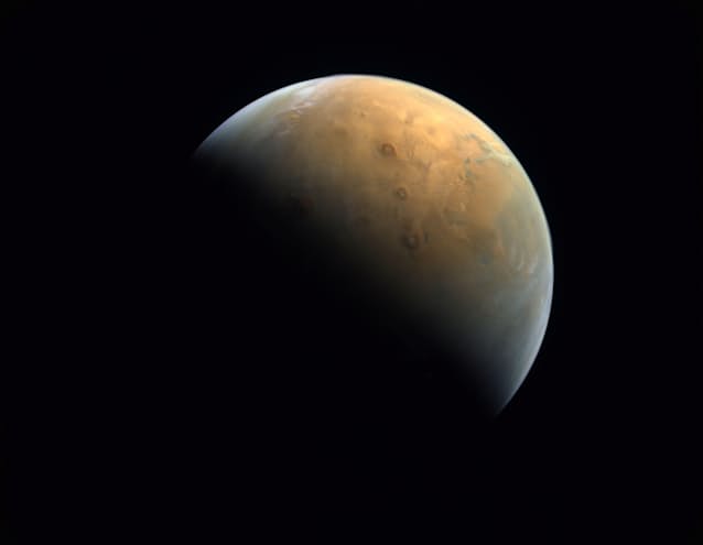 Uae 火星の写真公開 探査機から送信 日本経済新聞 Uae 火星の写真公開 探査機から送信 日本経済新聞