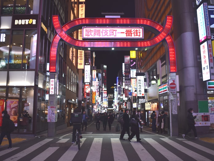 変わる新宿歌舞伎町 歓楽街から上質のエンタメ都市へ 日本経済新聞 変わる新宿歌舞伎町 歓楽街から上質のエンタメ都市へ 日本経済新聞