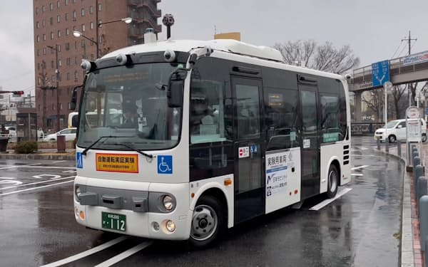 22年度をめどに市内で自動運転バスを実用化する（15日、前橋市）