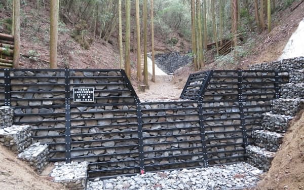 土石流を防ぐために設置した治山ダム（2017年、岸和田市相川町）=大阪府提供