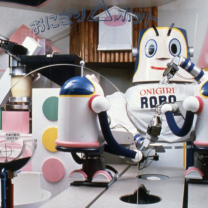 おにぎりロボット 1個30秒で手渡し 古今東西万博考 日本経済新聞 おにぎりロボット 1個30秒で手渡し 古今東西万博考 日本経済新聞