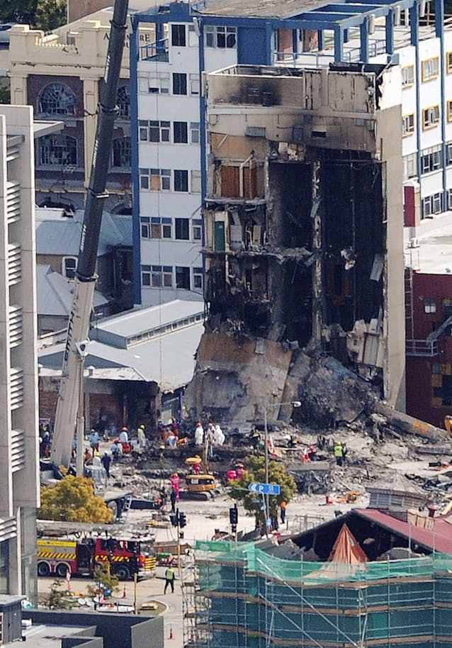 Nz地震10年 追悼式 日本人28人犠牲 首相ら黙とう 日本経済新聞 Nz地震10年 追悼式 日本人28人犠牲 首相ら黙とう 日本経済新聞