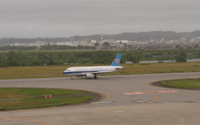富山空港の国際線 運休期間を延長 日本経済新聞 富山空港の国際線 運休期間を延長 日本経済新聞
