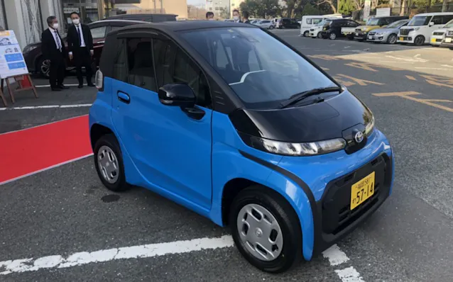 トヨタ販社、2人乗りEVでシェア 福岡で実証: 日本経済新聞