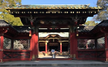 須佐之男命を祭る根津神社は1900年余前、日本武尊が創建したと伝えられる（東京・文京）