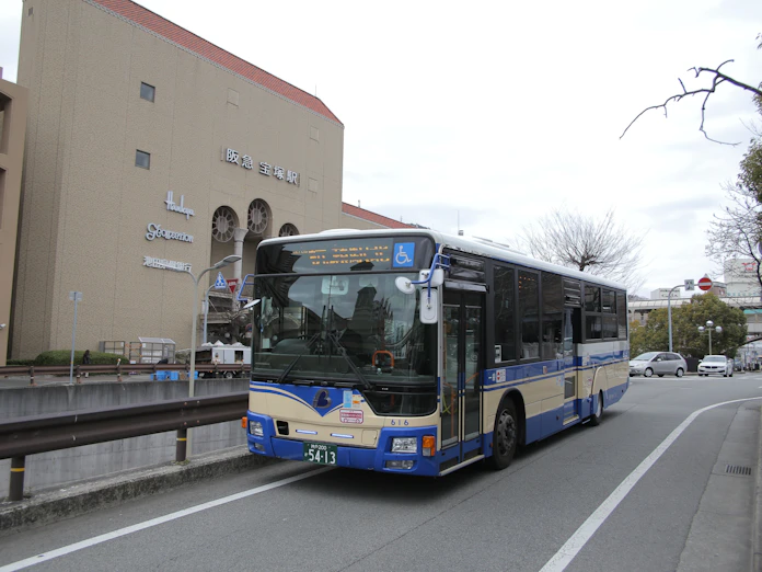 阪急お膝元 宝塚に阪神バス 幻の線路 車道に転用 日本経済新聞