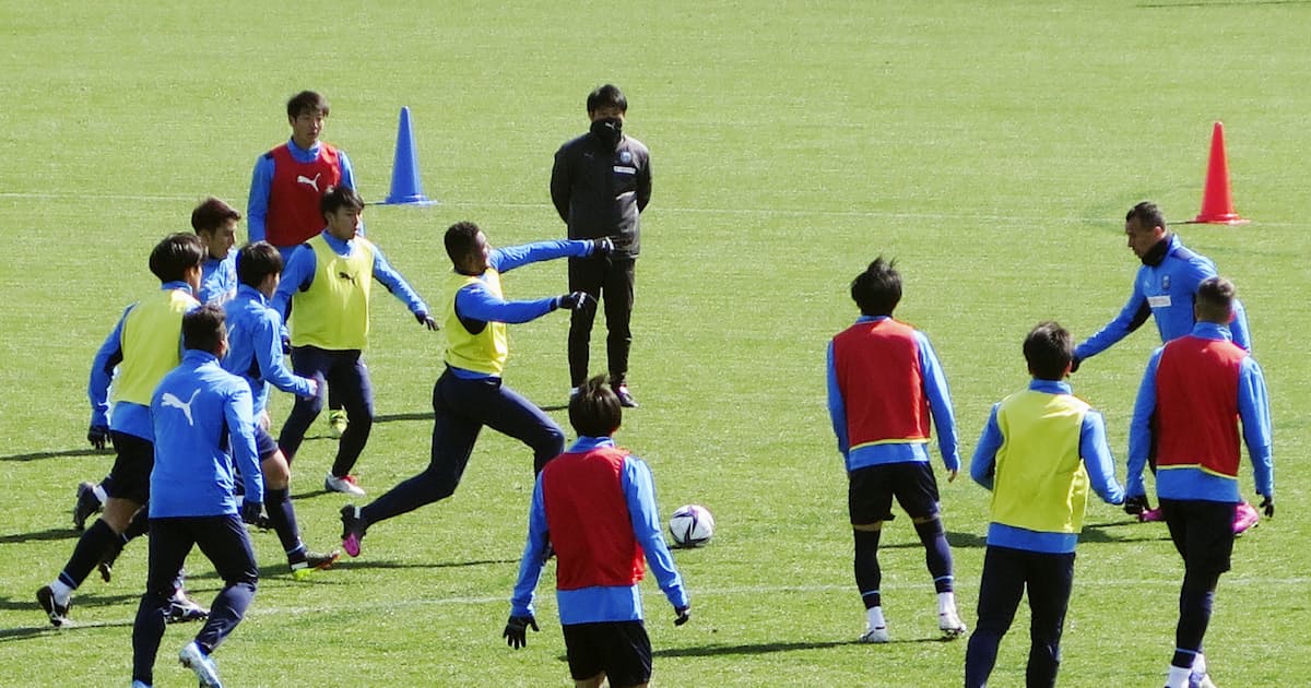 飲水タイムは作戦タイム コロナで変わるサッカー 日本経済新聞 飲水タイムは作戦タイム コロナで変わるサッカー 日本経済新聞