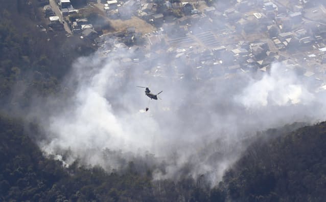 焼失拡大 100ヘクタールに 栃木の山火事 日本経済新聞 焼失拡大 100ヘクタールに 栃木の山火事 日本経済新聞