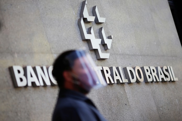 ブラジル中銀 ドル売り介入 政権不信で通貨安止まらず 日本経済新聞 ブラジル中銀 ドル売り介入 政権不信で通貨安止まらず 日本経済新聞