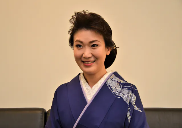 演歌歌手の市川由紀乃 新曲で歌い上げる女の情念 日本経済新聞 演歌歌手の市川由紀乃 新曲で歌い上げる女の情念 日本経済新聞