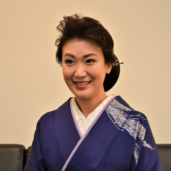 演歌歌手の市川由紀乃 新曲で歌い上げる女の情念 日本経済新聞 演歌歌手の市川由紀乃 新曲で歌い上げる女の情念 日本経済新聞