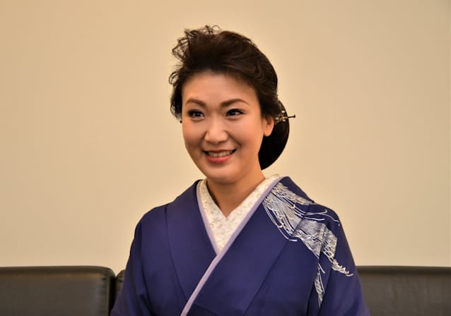演歌歌手の市川由紀乃 新曲で歌い上げる女の情念 日本経済新聞 演歌歌手の市川由紀乃 新曲で歌い上げる女の情念 日本経済新聞