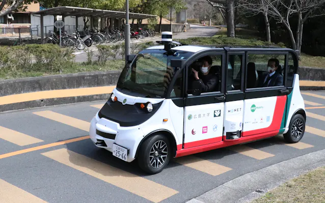 広島大構内で自動運転車 東広島市など 15日から運行 日本経済新聞