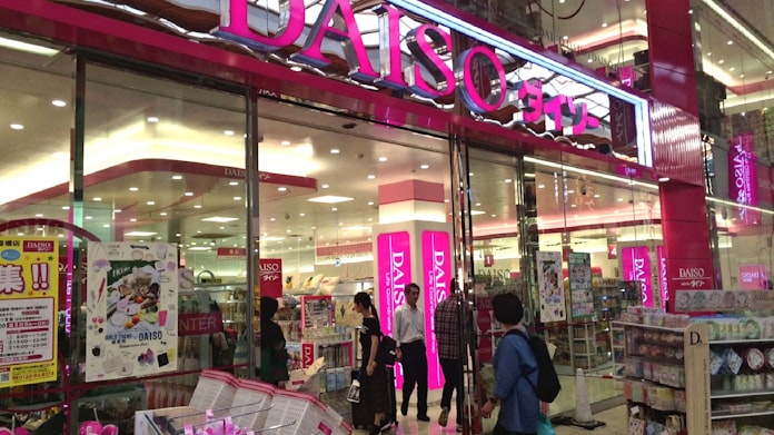 ダイソー 100均 商品置かない店舗 300 1000円 日本経済新聞 ダイソー 100均 商品置かない店舗 300 1000円 日本経済新聞