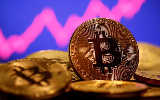 ビットコイン 初の6万ドル 時価総額はit大手並み 日本経済新聞 ビットコイン 初の6万ドル 時価総額はit大手並み 日本経済新聞