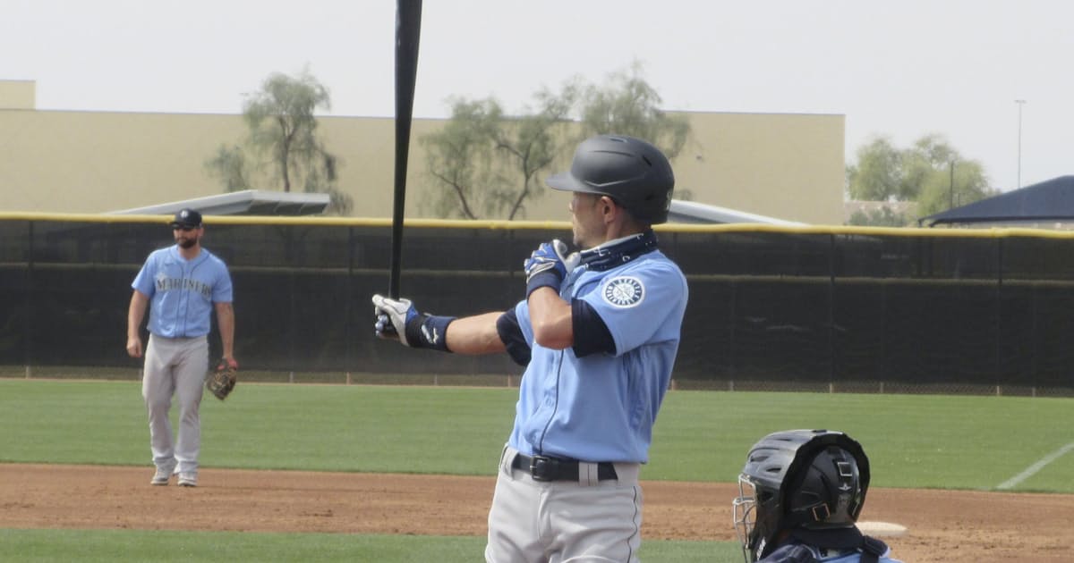 心和むキャンプのひとこま イチロー 2年ぶりの打席で 日本経済新聞