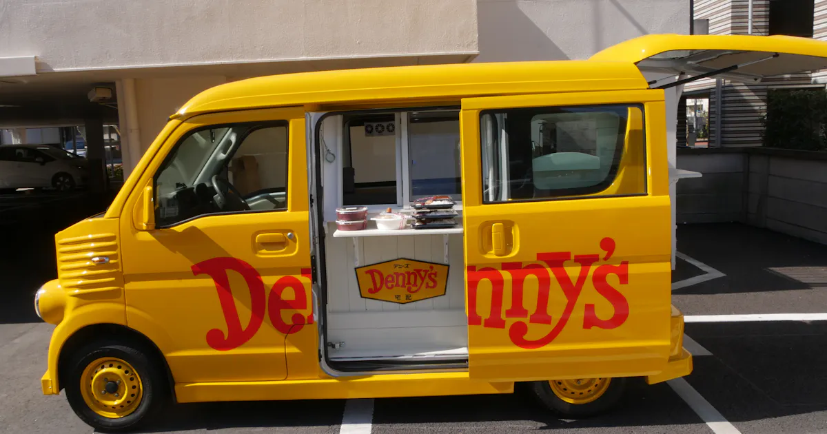 デニーズが移動販売車 社食休止のオフィス街開拓