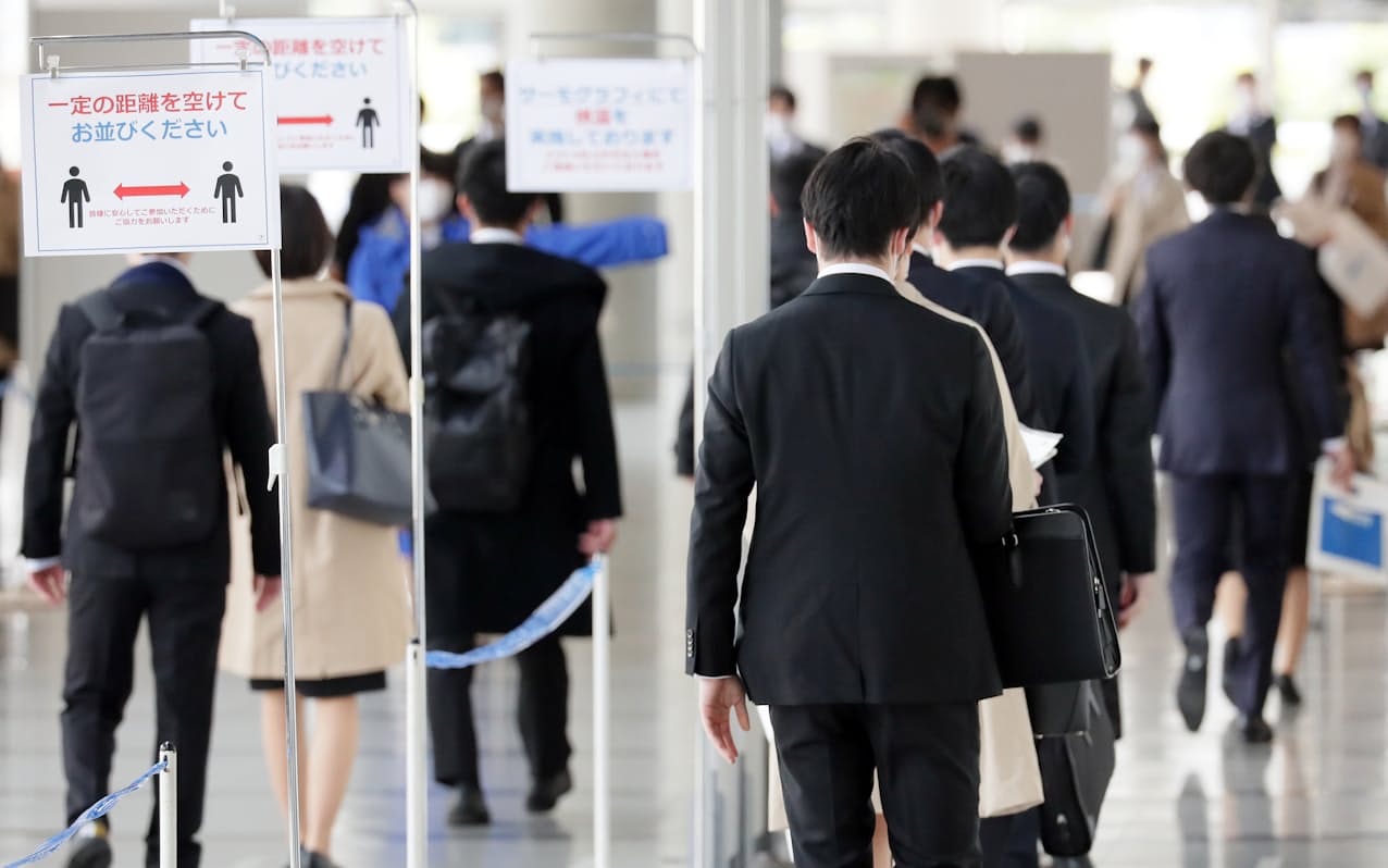 採用も巣ごもり需要で明暗 陸運38 増 百貨店は削減 日本経済新聞 採用も巣ごもり需要で明暗 陸運38 増 百貨店は削減 日本経済新聞