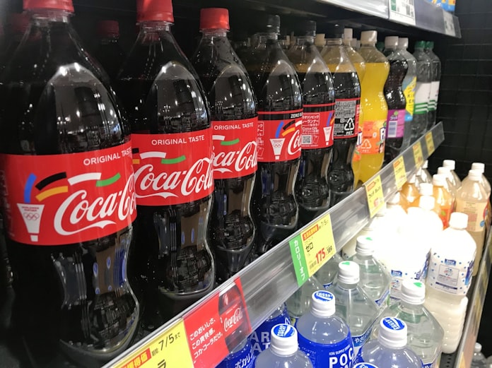 日本コカ コーラ 自販機サブスク 月2700円で毎日1本 日本経済新聞 日本コカ コーラ 自販機サブスク 月2700円で毎日1本 日本経済新聞