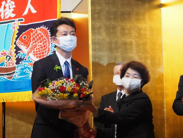 千葉県知事選 熊谷氏が初当選 日本経済新聞 千葉県知事選 熊谷氏が初当選 日本経済新聞