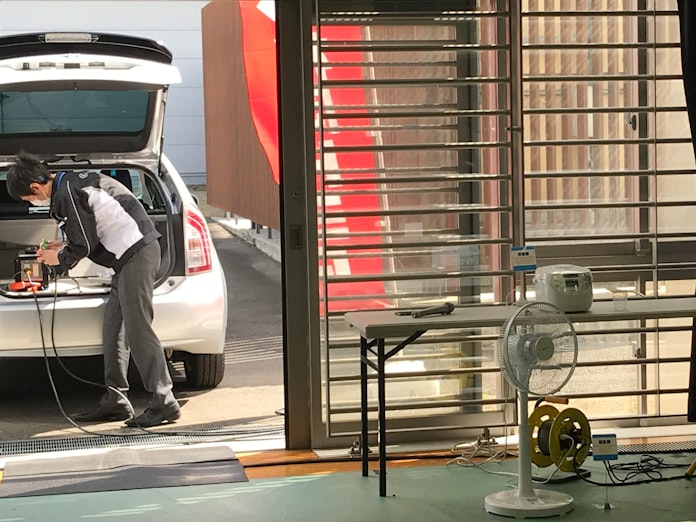 トヨタ九州、ハイブリッド車を非常用電源に 変換装置販売: 日本経済新聞