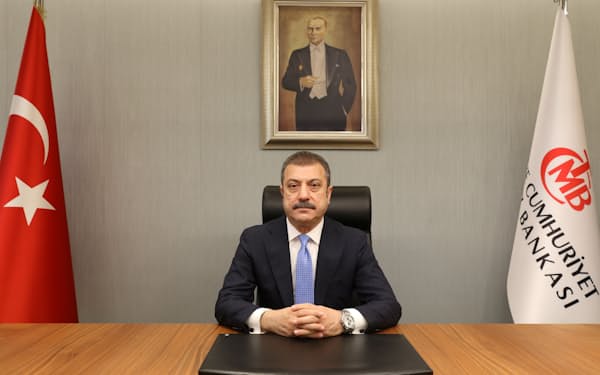 トルコのエルドアン大統領が指名した中央銀行のカブジュオール新総裁=ロイター