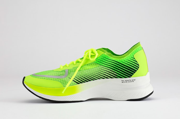 ドンキの規格外スニーカー ちょい高 でもヒット 日本経済新聞 ドンキの規格外スニーカー ちょい高 でもヒット 日本経済新聞