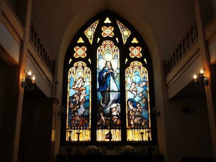 由布院ステンドグラス美術館 光で浮かぶ美しい色彩 日本経済新聞 由布院ステンドグラス美術館 光で浮かぶ美しい色彩 日本経済新聞