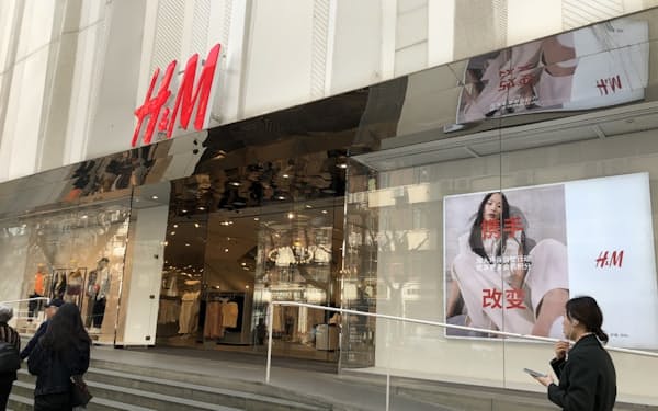 H&amp;Mは中国に400店超の店舗を展開している（上海市内の店舗）