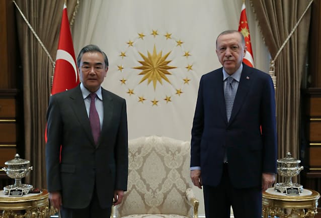 トルコでウイグル族らデモ 王毅外相訪問で 日本経済新聞 トルコでウイグル族らデモ 王毅外相訪問で 日本経済新聞