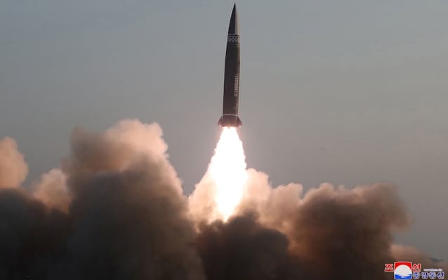 北朝鮮 新型ミサイル発射に成功 弾頭2 5トンと報道 日本経済新聞 北朝鮮 新型ミサイル発射に成功 弾頭2 5トンと報道 日本経済新聞