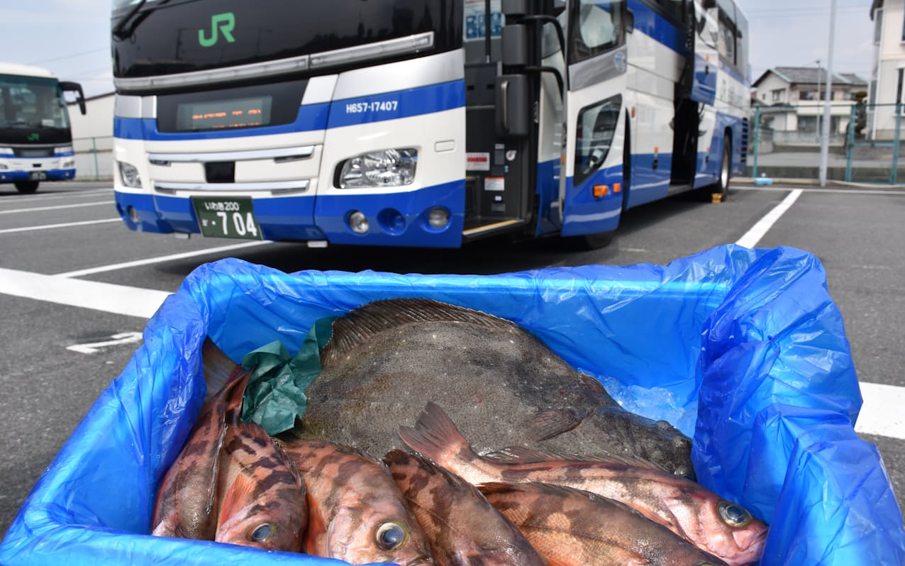 福島 いわきの鮮魚 高速バスで東京へ 貨客混載を試行 日本経済新聞 福島 いわきの鮮魚 高速バスで東京へ 貨客混載を試行 日本経済新聞