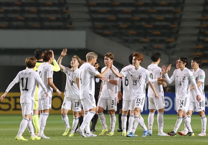 サッカー日本 W杯8強に光 選手層が急激に厚く 日本経済新聞 サッカー日本 W杯8強に光 選手層が急激に厚く 日本経済新聞