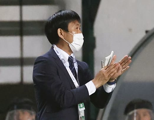 サッカー日本 W杯8強に光 選手層が急激に厚く 日本経済新聞 サッカー日本 W杯8強に光 選手層が急激に厚く 日本経済新聞