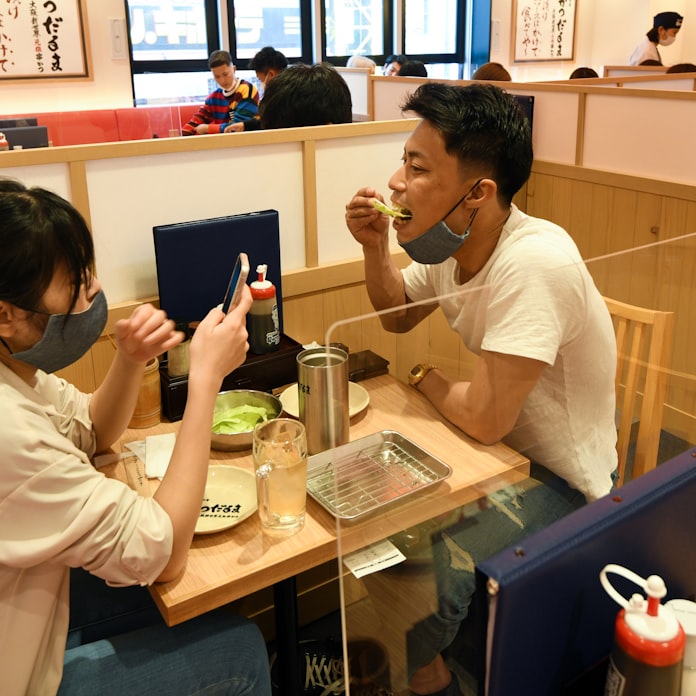 新型コロナ 大阪 マスク会食の効果は まん延防止措置5日から 日本経済新聞 新型コロナ 大阪 マスク会食の効果は まん延防止措置5日から 日本経済新聞