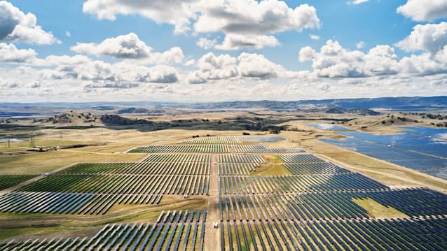 Apple テスラから蓄電システム大量購入 55億円超か 日本経済新聞 Apple テスラから蓄電システム大量購入 55億円超か 日本経済新聞