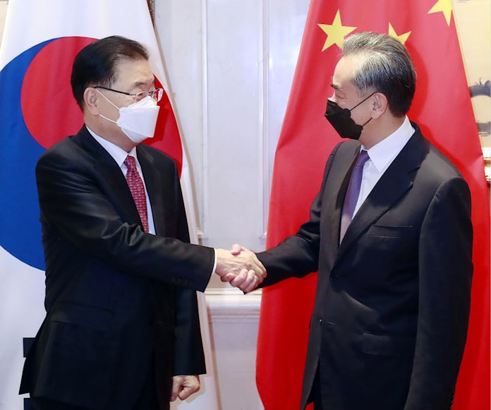 米中が韓国巡り綱引き 北朝鮮問題で外相 高官協議 日本経済新聞 米中が韓国巡り綱引き 北朝鮮問題で外相 高官協議 日本経済新聞