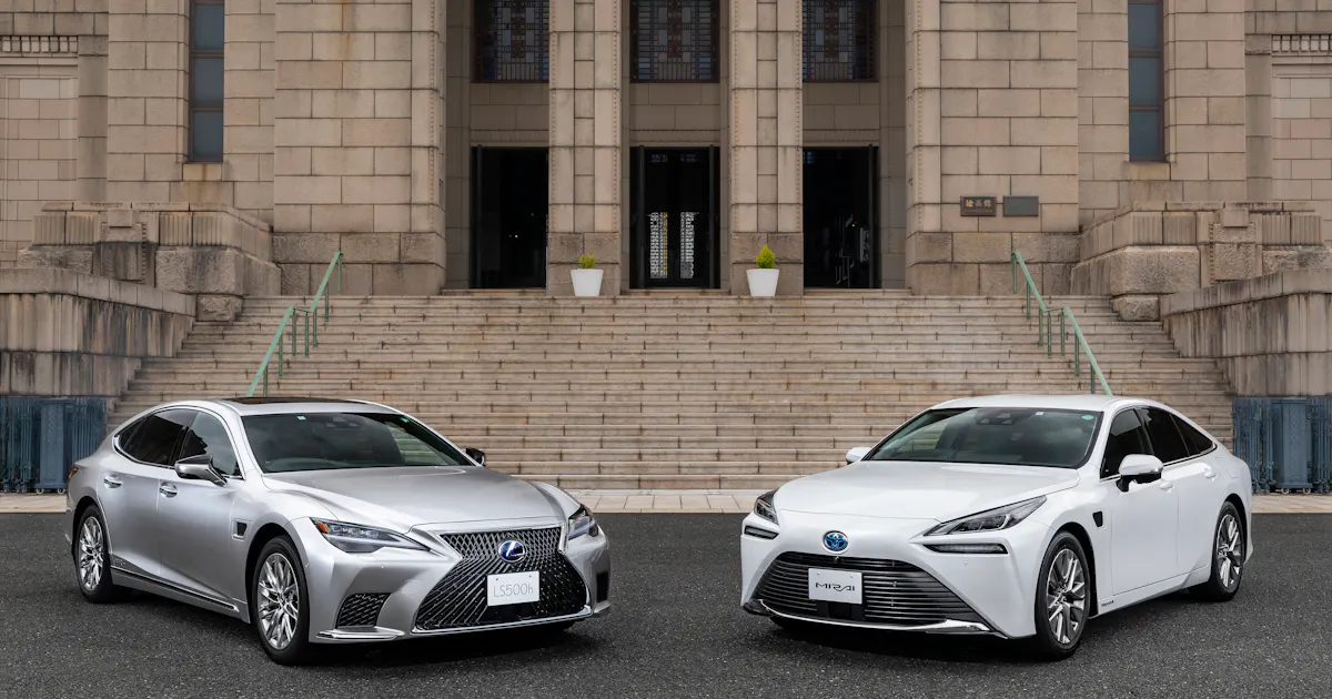 トヨタ、初の手放し運転車 レクサスとミライで: 日本経済新聞