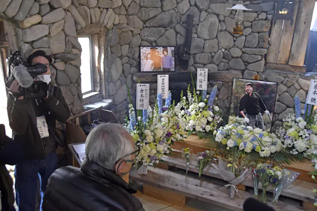 田中邦衛さんしのび献花台 富良野 ロケ施設に設置 日本経済新聞 田中邦衛さんしのび献花台 富良野 ロケ施設に設置 日本経済新聞