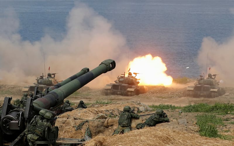 中国人民解放軍の侵攻に備えた台湾の実弾演習(2019年5月)=ロイター 中国人民解放軍の侵攻に備えた台湾の実弾演習(2019年5月)=ロイター