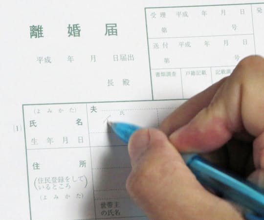 離婚届に養育費チェック欄 法務省 不払い防止へ追加 日本経済新聞 離婚届に養育費チェック欄 法務省 不払い防止へ追加 日本経済新聞