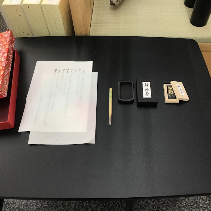 金沢の書道用品店 三文豪写し書きセット 観光客向け 日本経済新聞 金沢の書道用品店 三文豪写し書きセット 観光客向け 日本経済新聞