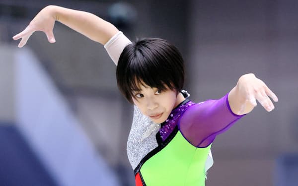 落ちる生卵 紙1枚で守れ パラシュート型が最優秀賞 日本経済新聞 落ちる生卵 紙1枚で守れ パラシュート型が最優秀賞 日本経済新聞