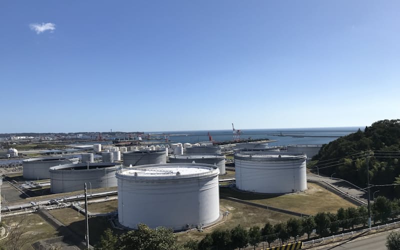 小名浜港はエネルギーの輸入港として知られる(福島県いわき市) 小名浜港はエネルギーの輸入港として知られる(福島県いわき市)