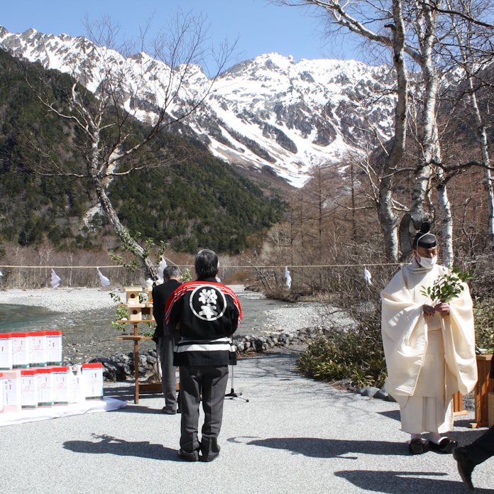 新型コロナ 長野 上高地で開山祭 コロナ対策で簡素に 日本経済新聞 新型コロナ 長野 上高地で開山祭 コロナ対策で簡素に 日本経済新聞