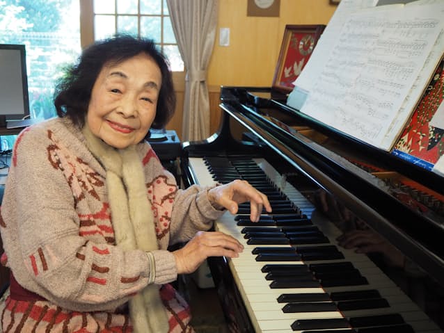 100歳のピアニスト 室井摩耶子 衰えぬ音楽への探究心 日本経済新聞 100歳のピアニスト 室井摩耶子 衰えぬ音楽への探究心 日本経済新聞